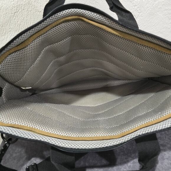 Targus Multi Purpose Black Work & Laptop Padded Messenger Travel Computer Bag - Picture 5 of 13